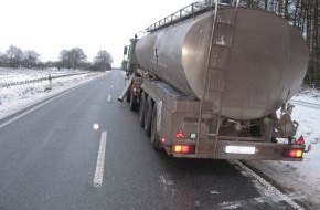 Polizeidirektion Flensburg: POL-FL: Tödlicher Verkehrsunfall / Saugrohr eines LKW schlägt auf Fahrzeugdach
