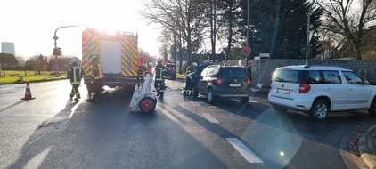 Freiwillige Feuerwehr Werne: FW-WRN: TH_1 - LZ1 - VU 2 PKW, auslaufende Betriebsstoffe