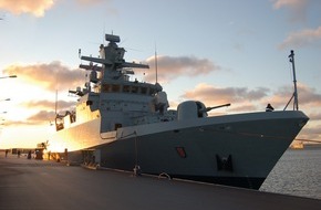 Presse- und Informationszentrum Marine: Marine:Premiere für die Deutsche Marine - Erste Korvette wird in Dienst gestellt