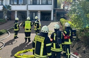 Feuerwehr Lennestadt: FW-OE: Garagenbrand in Grevenbrück - Wohnung unbewohnbar