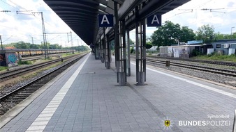 Bundespolizeidirektion München: Bundespolizeidirektion München: S-Bahn-Kontrolleure mit Pfefferspray angegriffen