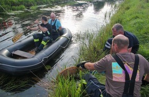 Kreisfeuerwehrverband Lüchow-Dannenberg e.V.: FW Lüchow-Dannenberg: +++Reh fällt in Kanal+++aufmerksamer Bürger alarmiert die Feuerwehr+++Reh mit Schlauchboot gerettet+++