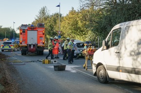 FW Menden: Folgenschwerer Auffahrunfall - Zwei Verletzte auf der B515 in Halingen