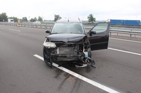 Polizeidirektion Kaiserslautern: POL-PDKL: Fahrstreifenwechsel führt zu Unfall mit Verletzten
