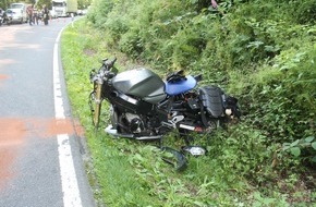 Kreispolizeibehörde Olpe: POL-OE: Motorradfahrer nach Sturz leicht verletzt