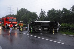 Feuerwehr Bottrop: FW-BOT: Bottrop; Verkehrsunfall auf A31 3 Verletzte, 1 Person eingeschlossen, aus Fahrzeug befreit