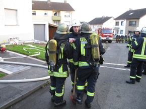 FW-AR: Arnsberg: Kellerbrand in Wohnhaus und Fehlalarm in Flüchtlingsunterkunft