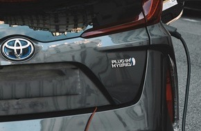 Oehler Web: Hybridautos – Die Vor- und Nachteile der Kombination aus Elektro- und Benzinantrieb