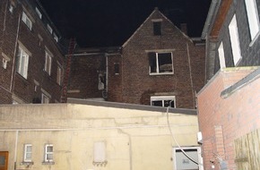 Feuerwehr Essen: FW-E: Feuer in leerstehendem Hinterhaus an der Huestraße