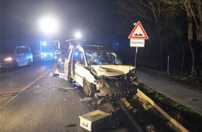 Polizei Mettmann: POL-ME: Unfall unter Alkoholeinfluss: Drei Leichtverletzte und hoher Sachschaden - 2603050