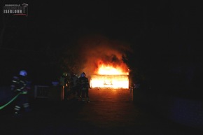 FW-MK: Garage brennt in voller Ausdehnung