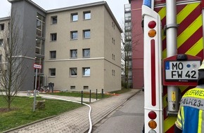 Feuerwehr Moers: FW Moers: Ausgedehnter Wohnungsbrand / Zwei Katzen aus Brandwohnung gerettet