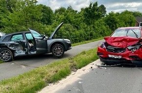 Freiwillige Feuerwehr Hünxe: FW Hünxe: Verkehrsunfall mit drei Verletzten