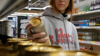 Sucht Schweiz / Addiction Suisse / Dipendenze Svizzera: Un quart des points de ventes testés ont vendu de l'alcool aux jeunes en 2024 : vers une amélioration grâce à la nouvelle loi ?