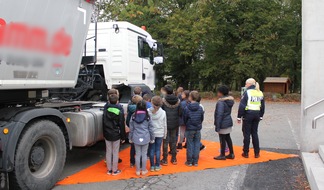 Polizeipräsidium Hamm: POL-HAM: Schulklasse verschwindet in Totem Winkel