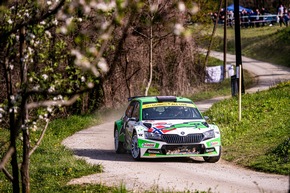 Rallye Kroatien: SKODA Teams feiern Doppelsieg in WRC3, Andreas Mikkelsen behauptet WRC2-Spitze
