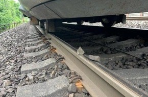 Bundespolizeiinspektion Bremen: BPOL-HB: Schottersteine auf Gleisen lösen und Polizeieinsatz aus - mehrere Züge verspätet!