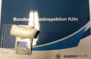 Bundespolizeidirektion Sankt Augustin: BPOL NRW: Bundespolizei beschlagnahmt Kokain aus Unterhose