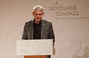 Bibel TV: Bibel TV zeigt Medienpreis-Verleihung "Der Goldene Kompass 2021" / Preisträger sind Markus Lanz, Astrophysiker Prof. Heino Falcke und Influencer Johannes Mickenbecker ("The Real Life Guys")