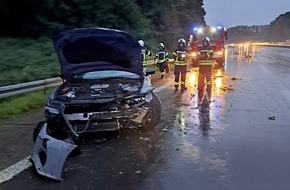 Feuerwehr Sprockhövel: FW-EN: Verkehrsunfall auf Autobahn & Wasser droht in Keller zu dringen