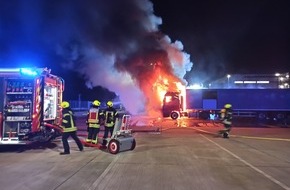 Feuerwehr Oberhausen: FW-OB: Lkw-Brand auf Logistiklagerparkplatz