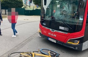 Polizei Mettmann: POL-ME: Radfahrer bei Zusammenstoß mit Linienbus schwer verletzt - Mettmann - 2210113