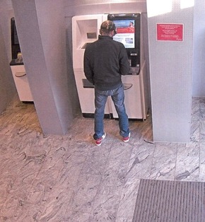 LPI-G: Diebstahl aus Auto - die Polizei bittet um Mithilfe (Öffentlichkeitsfahndung)