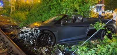 Polizei Köln: POL-K: 220508-1-K Polizei stellt Audi-Wrack und Führerschein nach Alleinrennen sicher