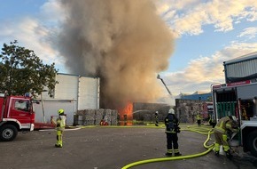 Feuerwehr Iserlohn: FW-MK: Gro&szlig;brand bei M&uuml;llverwerter