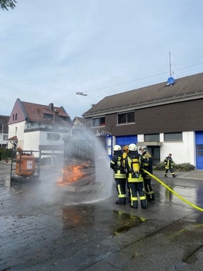 FW-OE: Feuerwehr Lennestadt absolviert Gasbrandausbildung - Firmen Traicon und Westenergie unterstützen lokale Einsatzkräfte in Lennestadt