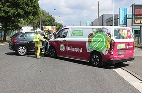 Polizei Mettmann: POL-ME: Drei Leichtverletzte und hoher Sachschaden bei Verkehrsunfall - 2507086