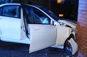 Polizei Minden-Lübbecke: POL-MI: Flucht vor Verkehrskontrolle endet mit Unfall