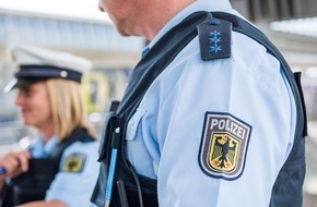 Bundespolizeidirektion München: Bundespolizeidirektion München: Mann schlägt bei Rauferei mit Krücke zu