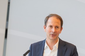 DVAG Deutsche Vermögensberatung AG: Das Beste aus Praxis und Theorie: Die Fachhochschule stellt sich vor / Erfolgreicher "Check-In" bei der FHDW in Marburg