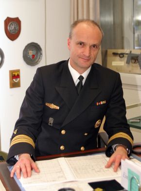 Deutsche Marine - Pressemeldung (Porträt): Vom Gebirgsjäger zum Leiter eines Marinemusikkorps: &quot;Erleben, wie Marine tickt&quot;