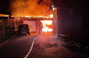 Feuerwehr Schermbeck: FW-Schermbeck: Doppelgaragenbrand