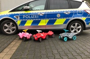 Kreispolizeibehörde Wesel: POL-WES: Kamp-Lintfort - Im Grünstreifen abgestellt / Polizei sucht Besitzer von drei Bobbycars in Kamp-Lintfort