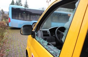 Polizeidirektion Kaiserslautern: POL-PDKL: Zeugen gesucht - wie ging die Autoscheibe zu Bruch?