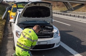 Touring Club Schweiz/Suisse/Svizzero - TCS: Herr und Frau Schweizer machten die Brücke