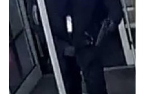 Polizeiinspektion Emsland/Grafschaft Bentheim: POL-EL: Meppen - &Ouml;ffentlichkeitsfahndung nach &Uuml;berfall auf Kiosk - Polizei bittet um Hinweise