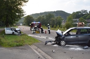 Feuerwehr Attendorn: FW-OE: Schwerer Verkehrsunfall in Attendorn-Listerscheid