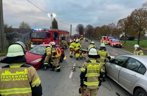 Feuerwehr Xanten: FW Xanten: Zwei Verletzte nach Verkehrsunfall in Kreuzungsbereich