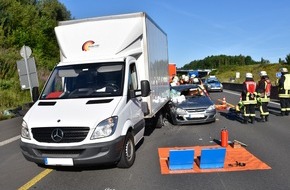 Feuerwehr Dortmund: FW-DO: Verkehrsunfall auf der A40 /Technische Rettung nach Verkehrunfall