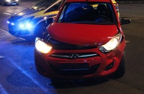 Polizei Hagen: POL-HA: Autos stoßen im Kreuzungsbereich zusammen