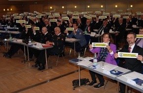 Deutscher Feuerwehrverband e. V. (DFV): Feuerwehr fordert: "Schützen Sie uns vor Gewalt" / Delegierte beschließen Resolution "Unsere Einsatzkräfte - unsere Sicherheit"