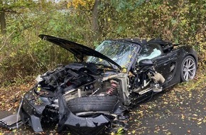 Polizei Coesfeld: POL-COE: Nordkirchen, K2/ Porsche prallt gegen Baum