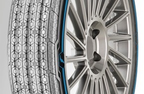 Goodyear Germany GmbH: Für Flotten autonomer Elektroautos in den Städten von morgen: Goodyear präsentiert smarten Konzeptreifen IntelliGrip Urban für verbesserte Energieeffizienz (FOTO)