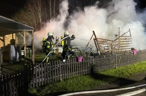 Kreisfeuerwehr Rotenburg (Wümme): FW-ROW: Papiertonnen unter Carport geraten in Brand +++ Mobilheim brennt vollständig nieder