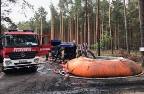 THW Landesverband Berlin, Brandenburg, Sachsen-Anhalt: : Waldbrand Lieberoser Heide: THW überbrückt mit Rohrsystem eine 2,5 Kilometer lange Waldstrecke zur stabilen Löschwasserversorgung der Feuerwehr