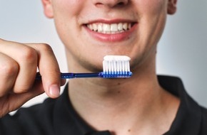 Dr. Wolff Group: Wirksam und sicher: Zahnpasta mit Hydroxylapatit für alle | Tag der Zahngesundheit